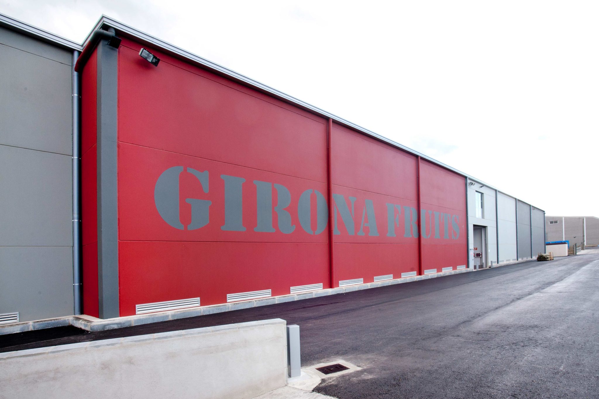 Edifici industrial prefabricat Girona Fruits