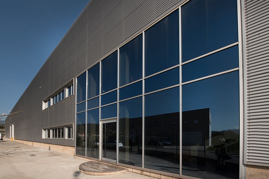 Construcció nau industrial amb Estructures Metàl·liques Mecàniques Pujolàs