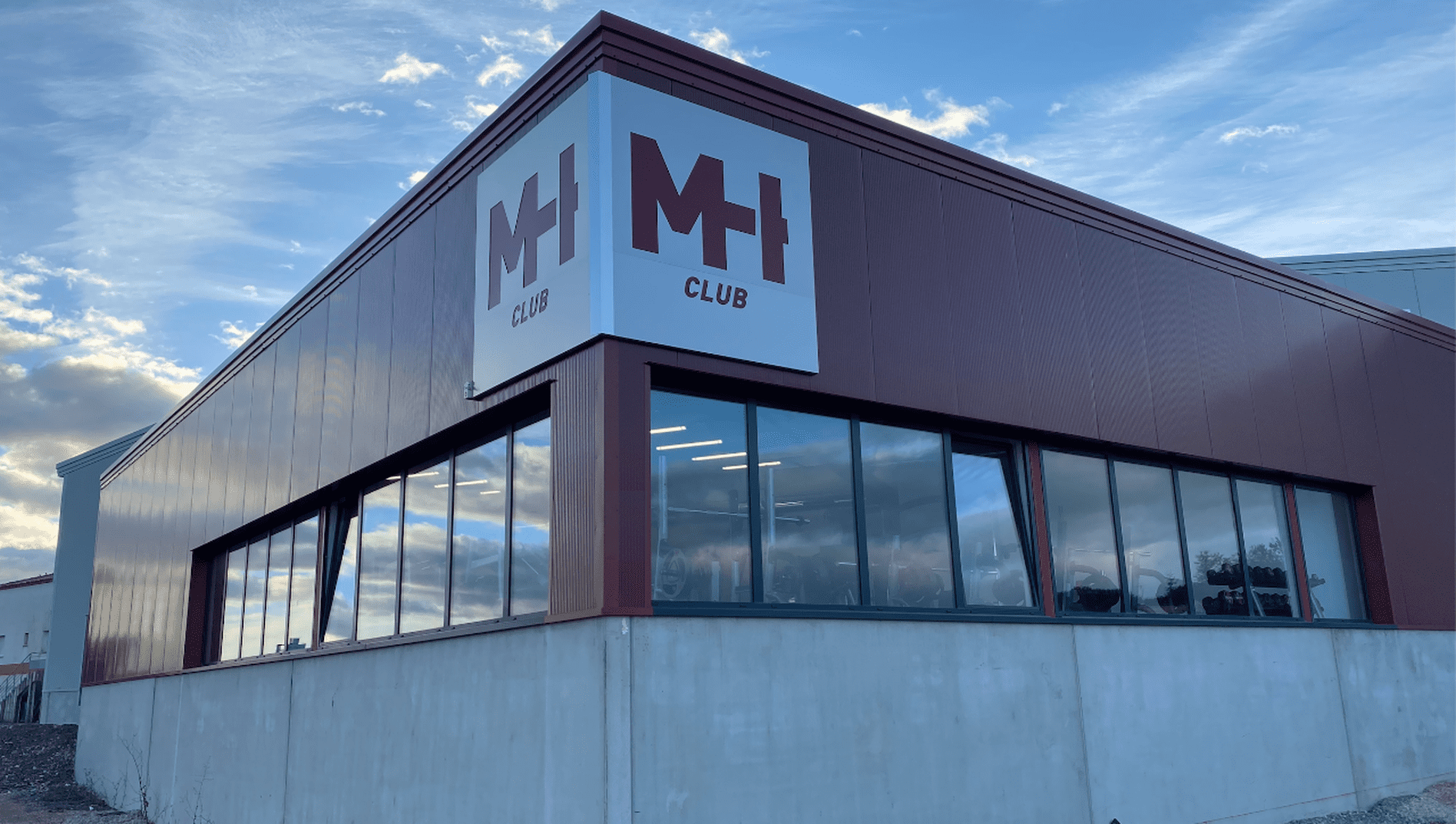 Construcció d’un complex esportiu en sistema metàl·lic