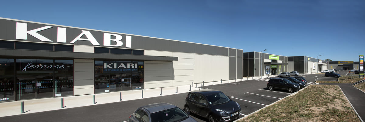 Enginyeria i construcció d’un parc comercial de 8.000 m²